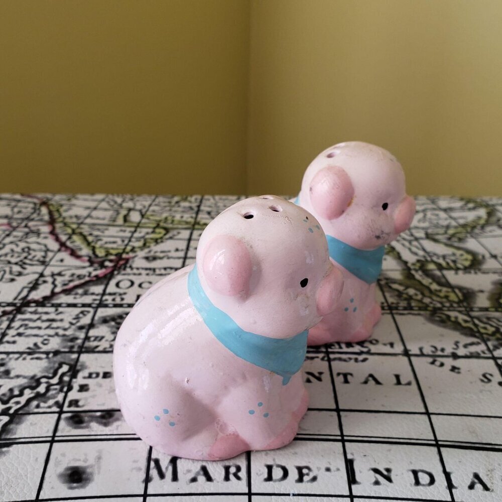 Vintage Ceramic Pig Salt & Pepper Shaker Set Pink With Blue Scarves 3 Inches - Picture 2 of 6